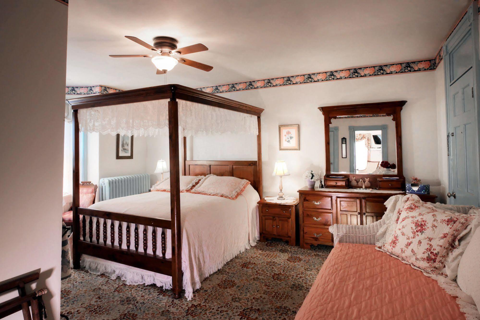 Antoinette'S Apartments & Suites Cape May Buitenkant foto